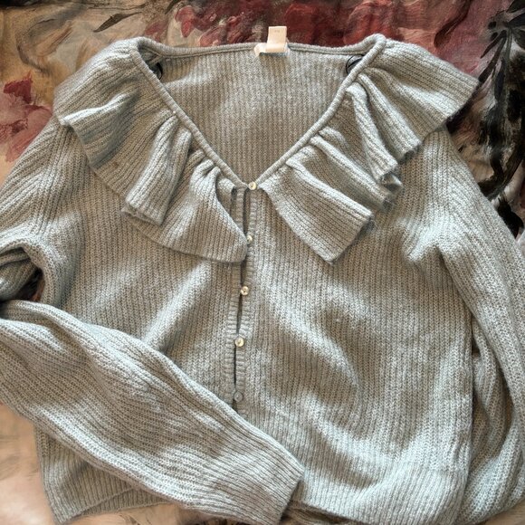 Sage Green Ruffle Knit Blouse – Light & Feminine, Size M - Picture 1 of 1
